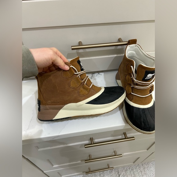 Sorel Women's Out N About III Classic Waterproof Duck Boot - Picture 2 of 5